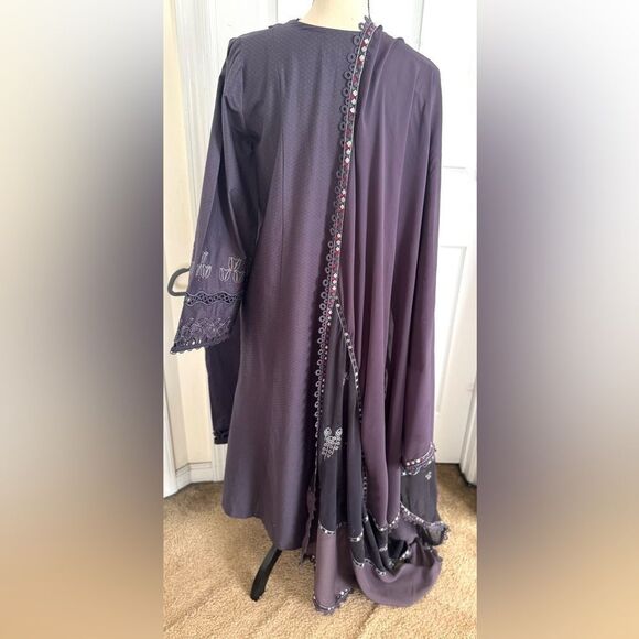 SUFFUSE BY SANA YASIR PAKISTANI LUXURY AUTHENTIC DESIGNER EMBROIDERED DRESS - Picture 9 of 12